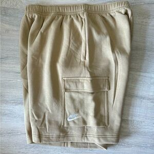 NIKE CARGO SHORTS LARGE WORN ONCE